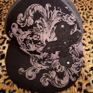 2000s black graphic snapback cap